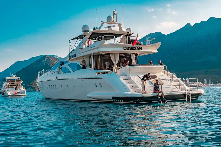 YACHT OBSIDIAN